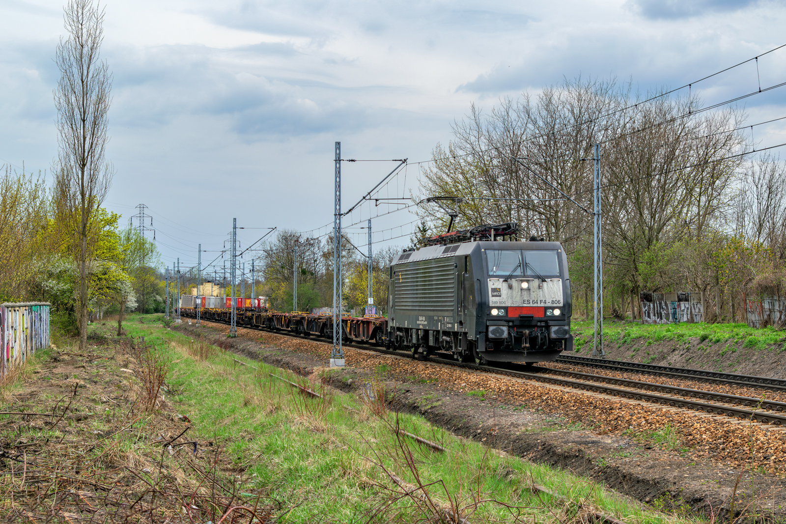 ES64F4-806