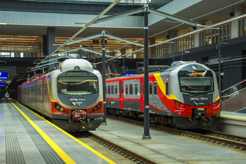 EN57AKL-1226 i EN57AL-1222