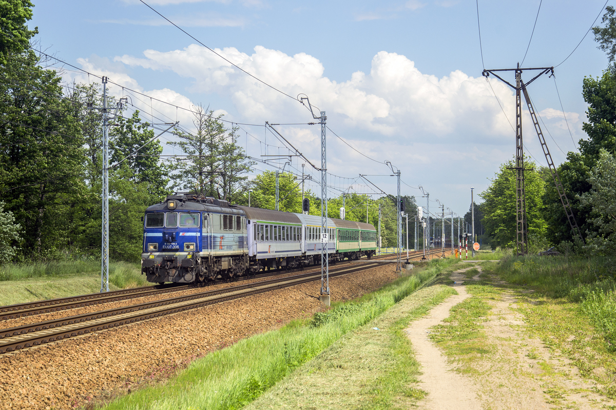EU07-306